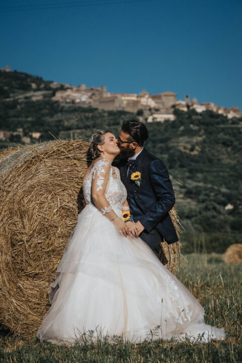 Matrimonio a Cortona in un campo di grano
