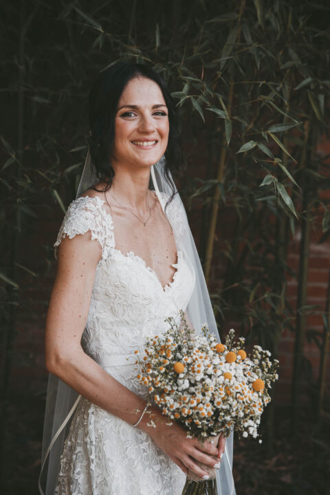 Gioia felice da sposa